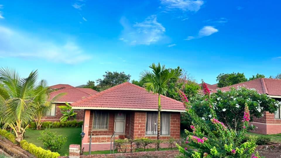 Regenta Resort Mango Village Guhagar Kudān エクステリア 写真